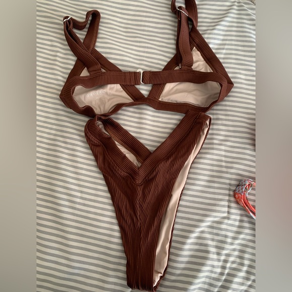 One one swimwear bikini set - Picture 2 of 3